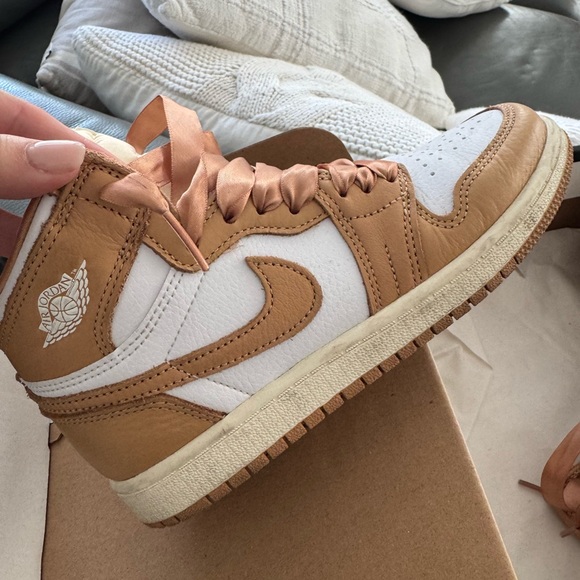 Jordan Kids Sneakers in Tan and White - Picture 2 of 4